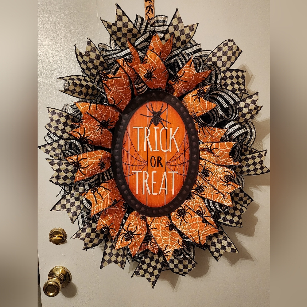 Halloween Trick or Treat Wreath